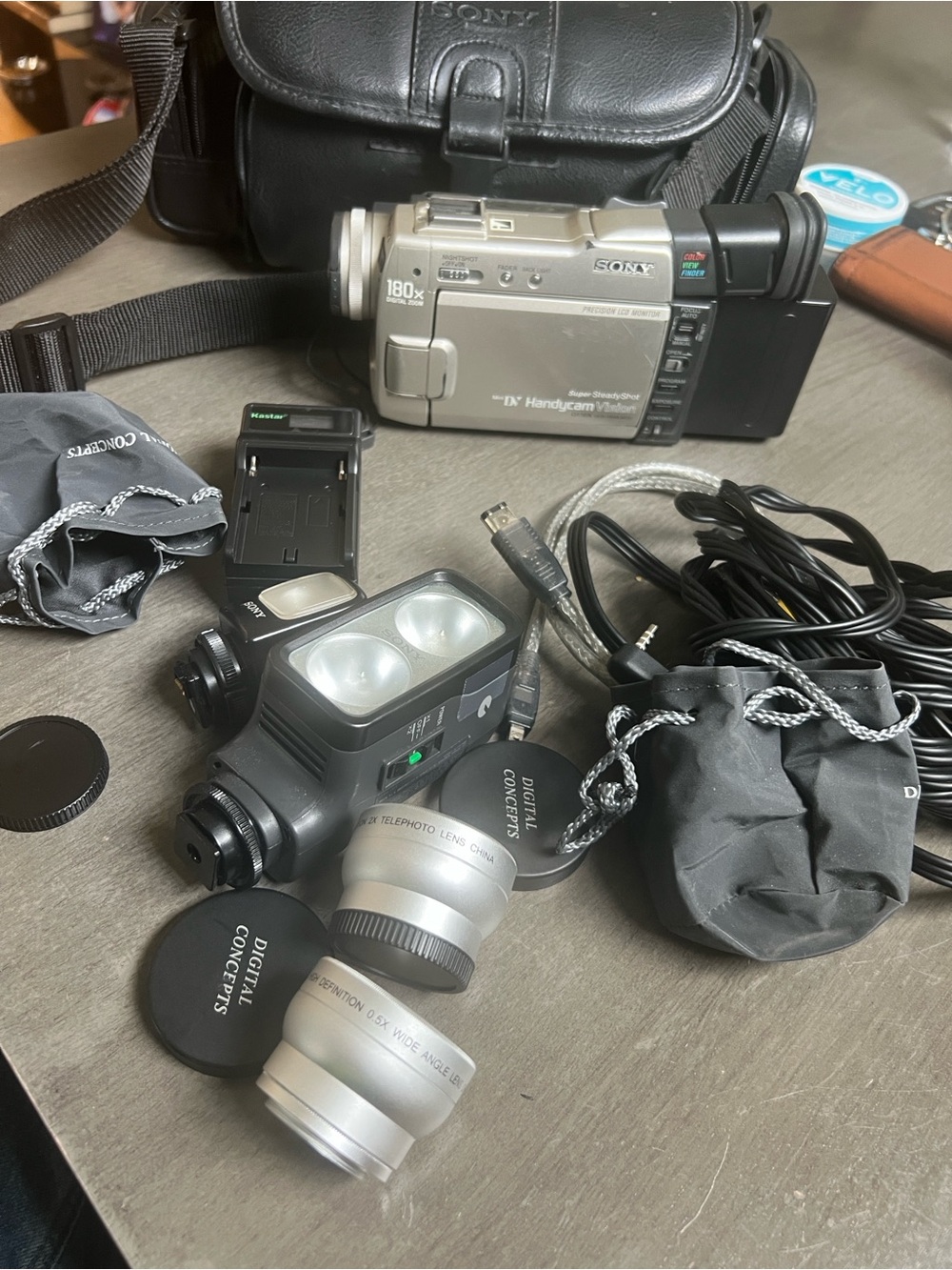 Sony DCR-TRV9 MiniDV Handycam Camcorder/New Battery&Charger+Bag+Lenses+Lights